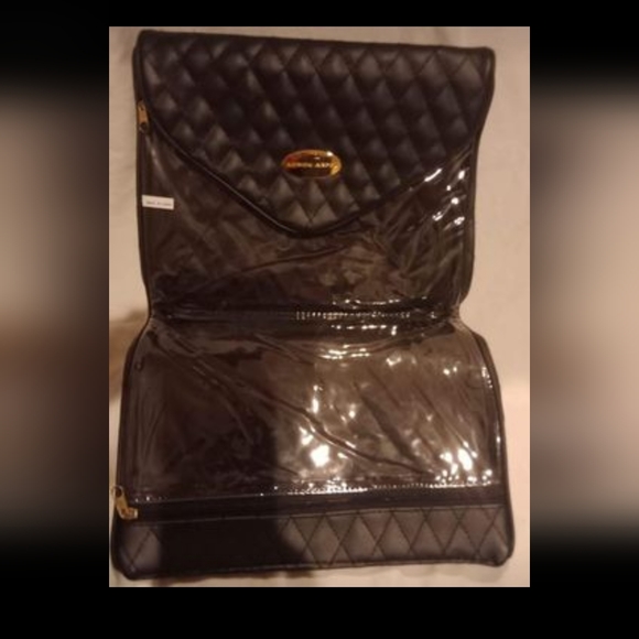 Adrian Arpel - Black quilted snap front Makeup/ toiletry bag with 2  clear inner - Picture 3 of 5